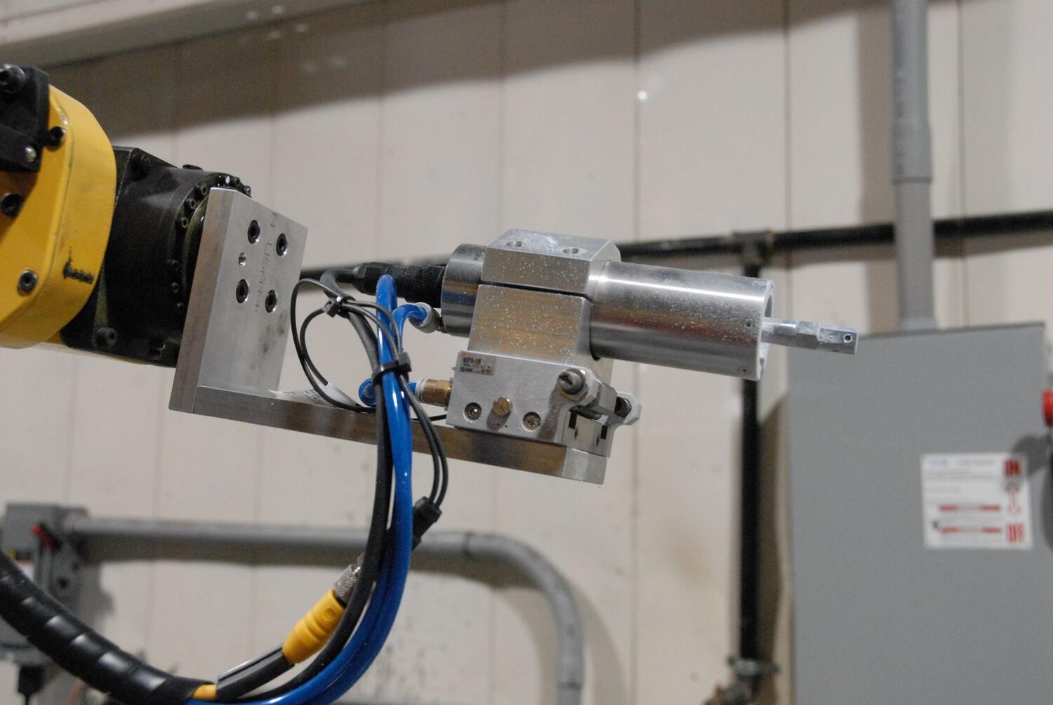 Industrial Robot With Ultrasonic Knife Tool